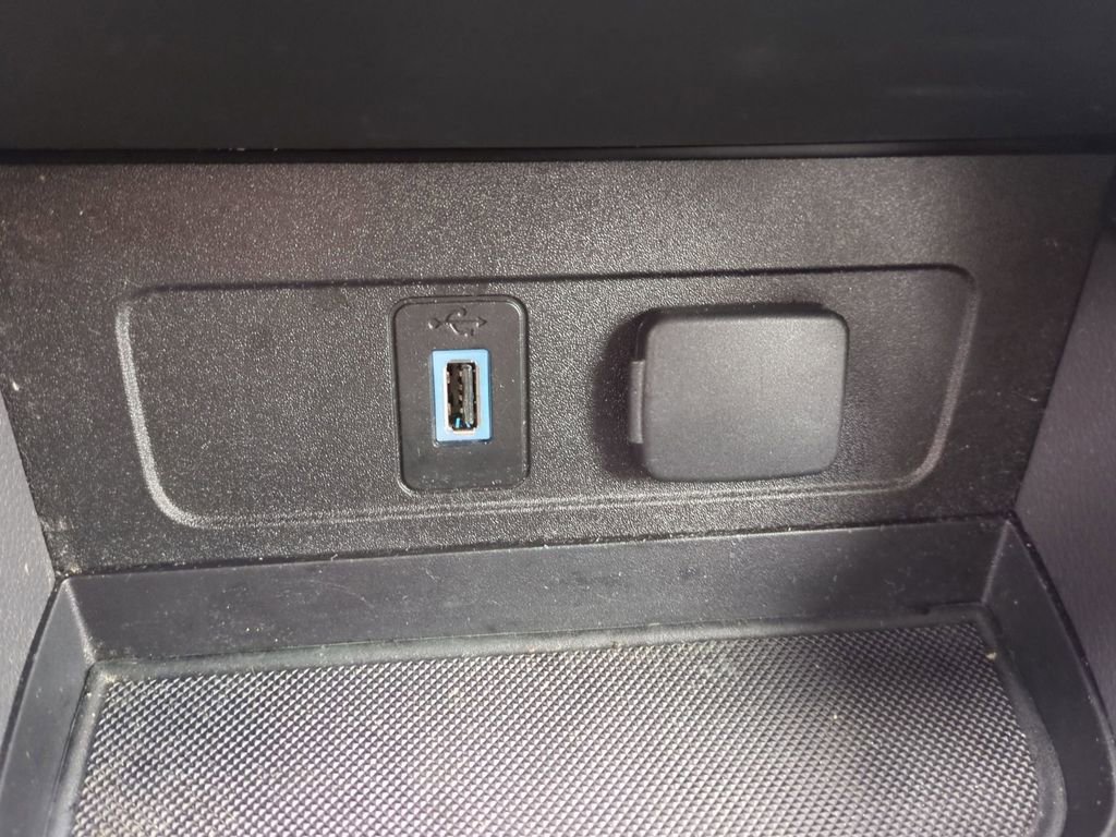 Used 2017 Ford Escape SE w/ SE Sport Appearance Package image 28