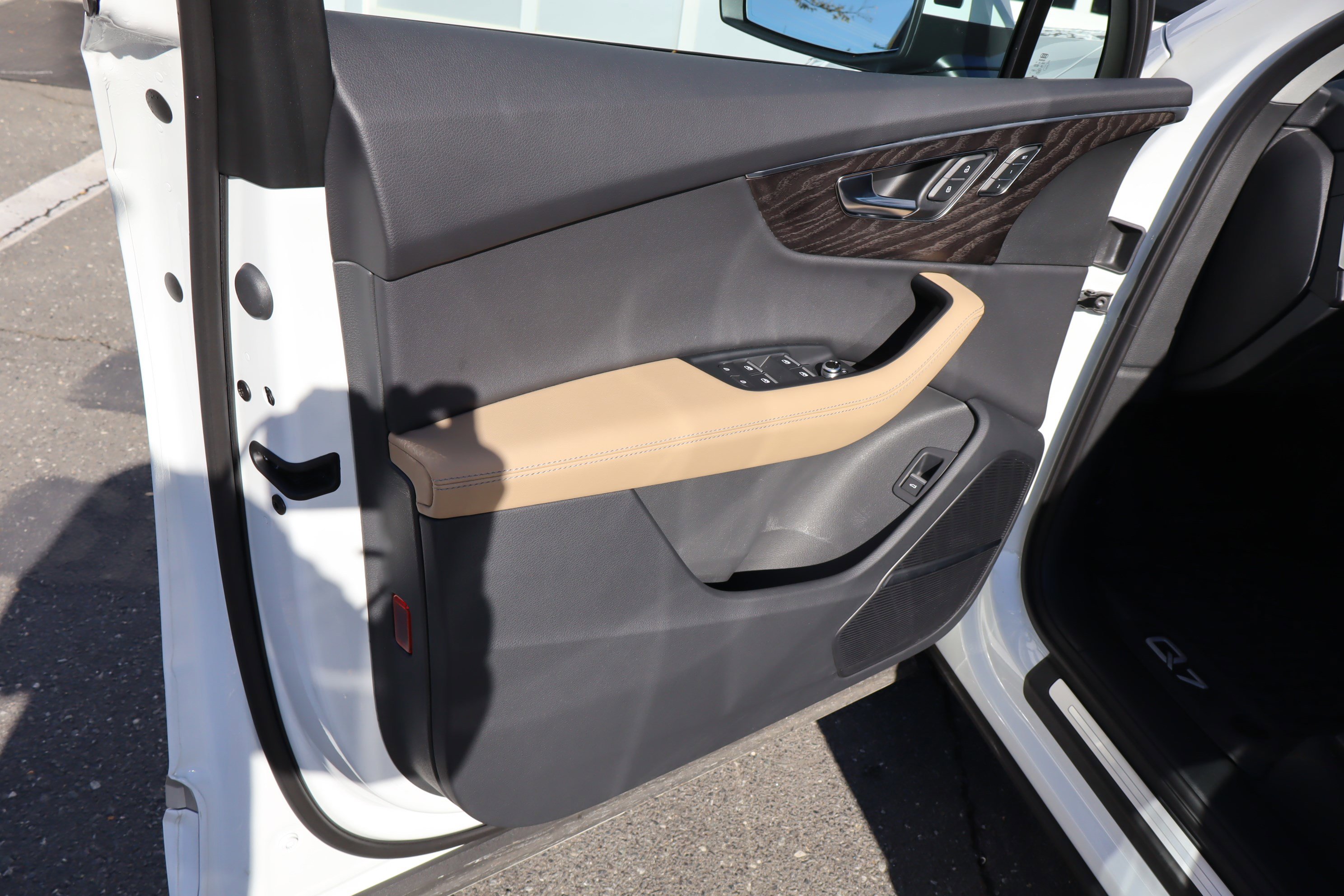 Used 2025 Audi Q7 3.0T Prestige w/ Prestige Package image 15