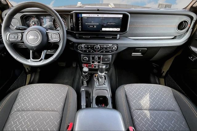 Used 2025 Jeep Gladiator Mojave w/ Convenience Group image 15