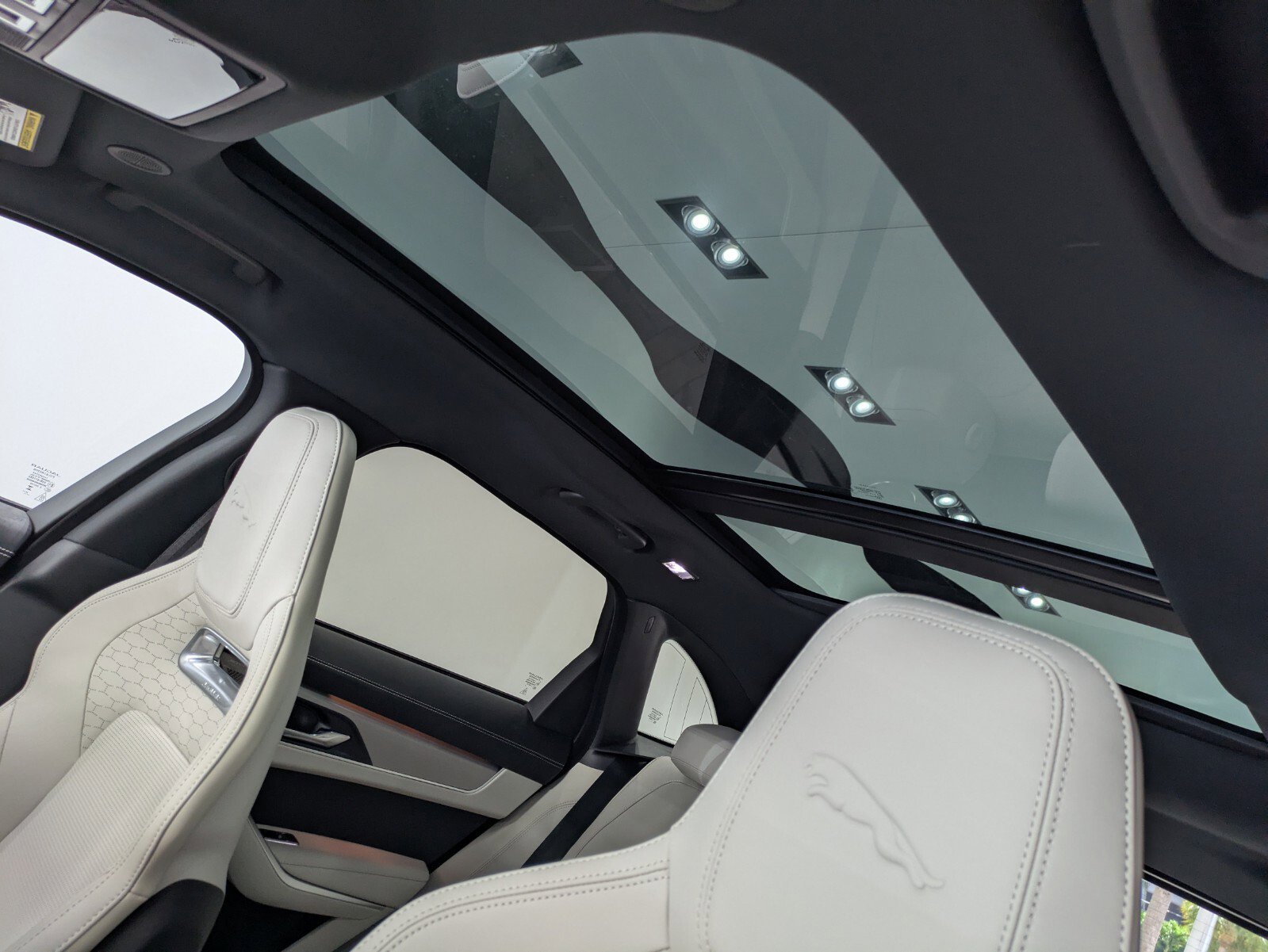 New 2026 Jaguar F-PACE R-Dynamic S image 9