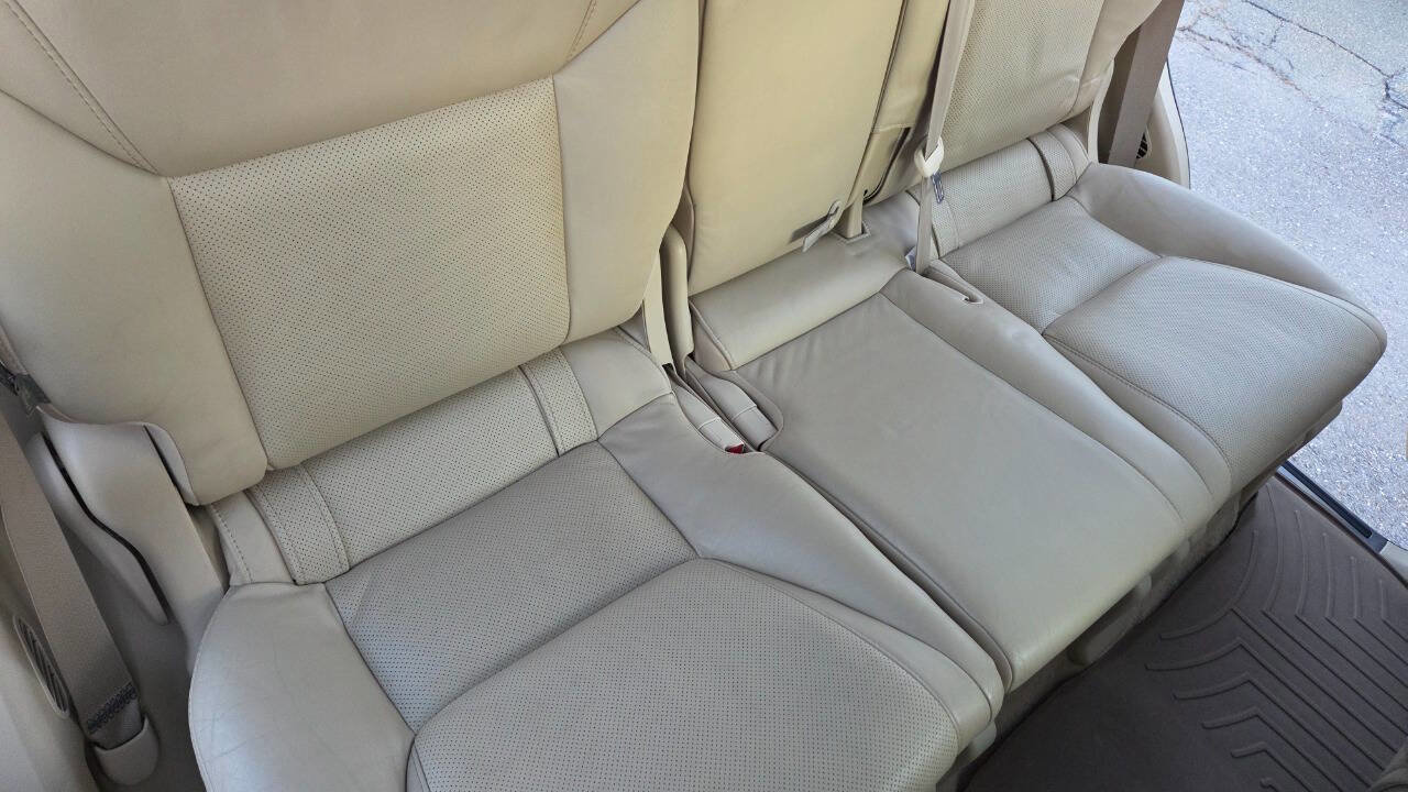 Used 2011 Lexus LX 570 4WD image 42