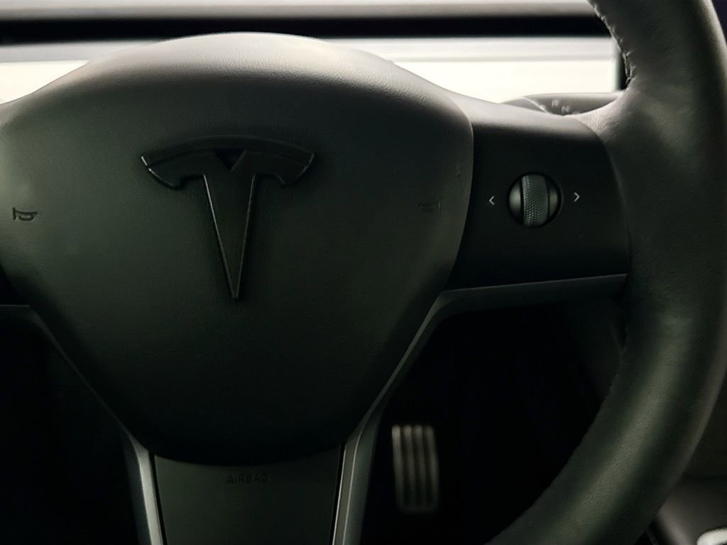 Used 2023 Tesla Model Y Performance image 12