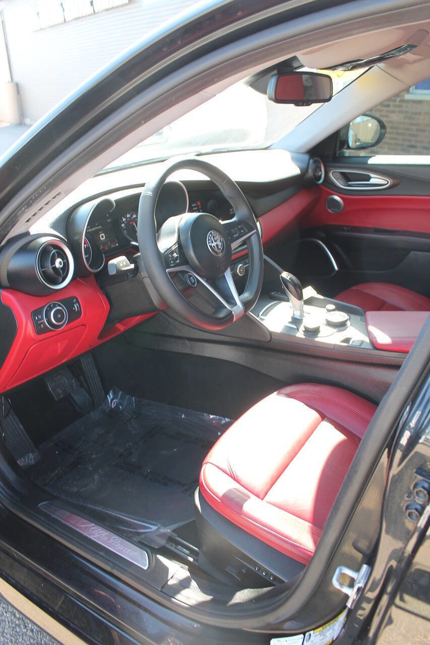 Used 2019 Alfa Romeo Giulia Ti w/ Nero Edizione image 13