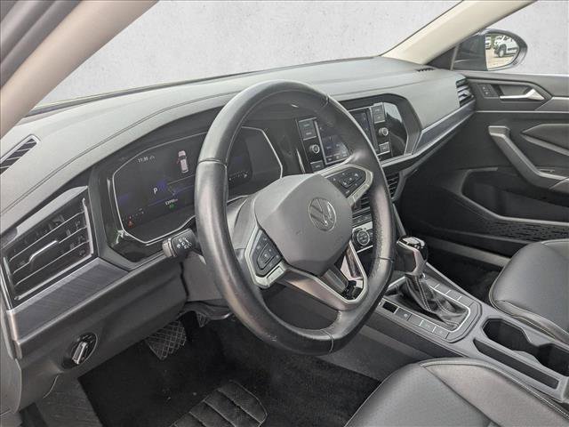 Used 2024 Volkswagen Jetta SE FWD image 9