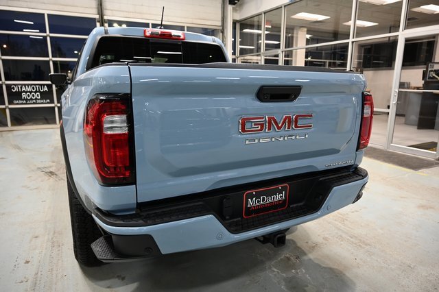 Used 2025 GMC Canyon Denali image 6
