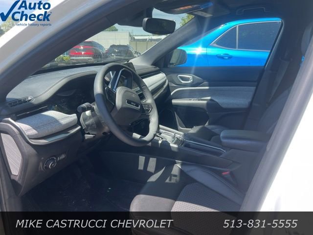 Used 2025 Jeep Compass Latitude AWD/4WD image 6