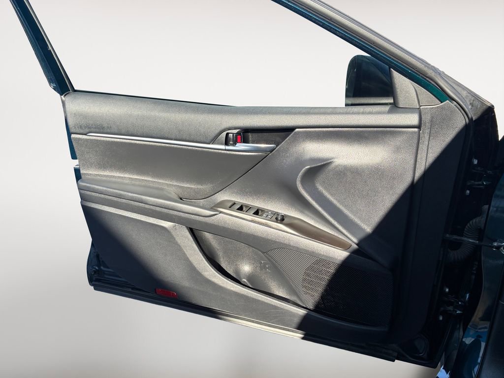 Used 2021 Toyota Camry SE w/ Convenience Package image 28