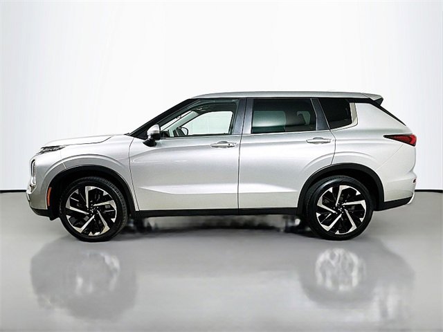 Used 2023 Mitsubishi Outlander SE image 4