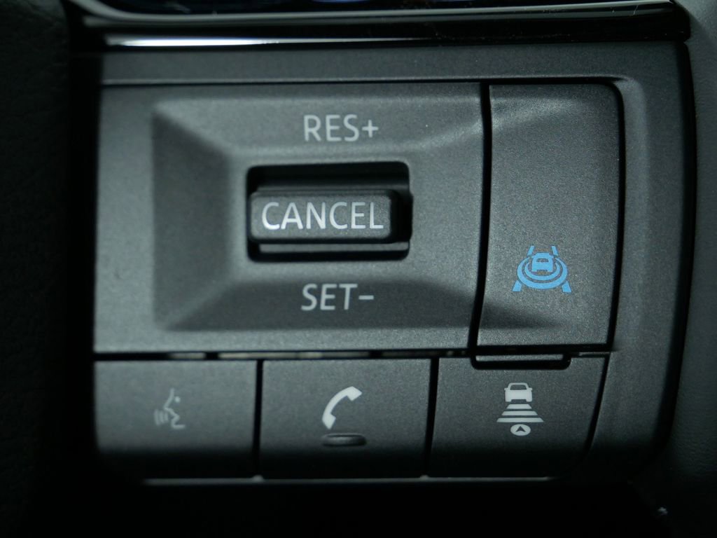 Used 2025 Nissan Rogue Platinum w/ Platinum Premium Package image 26