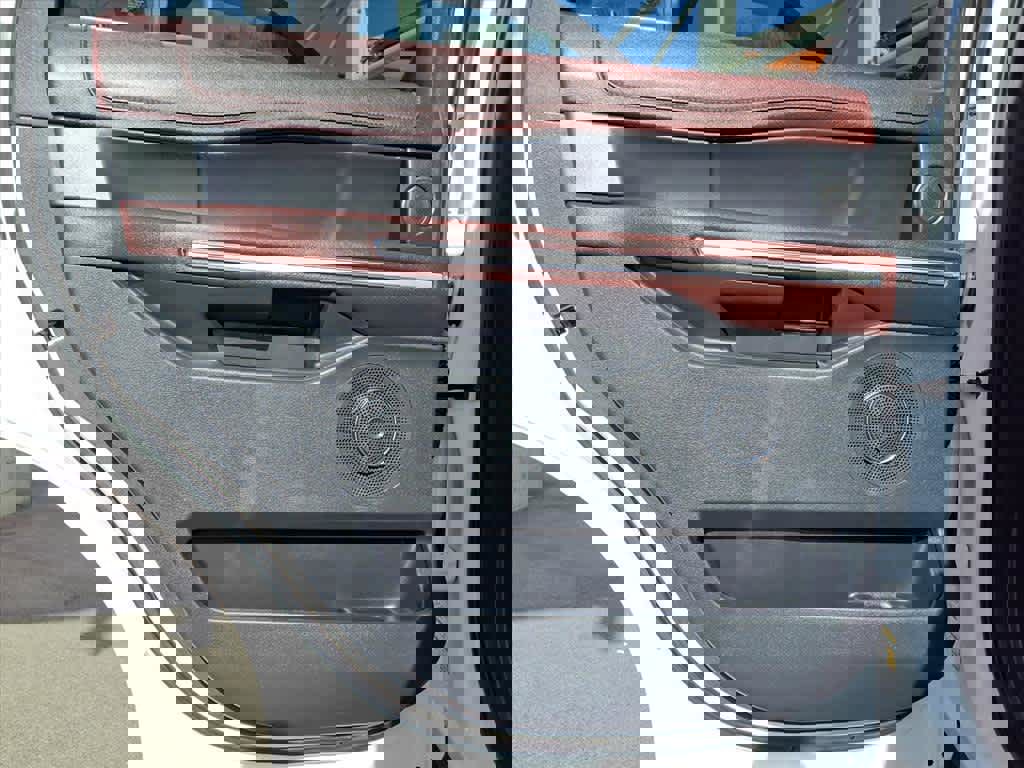 Used 2024 Ford Expedition Limited image 18