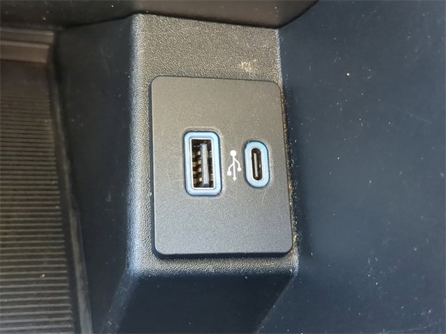 Used 2024 Ford Edge SEL image 25