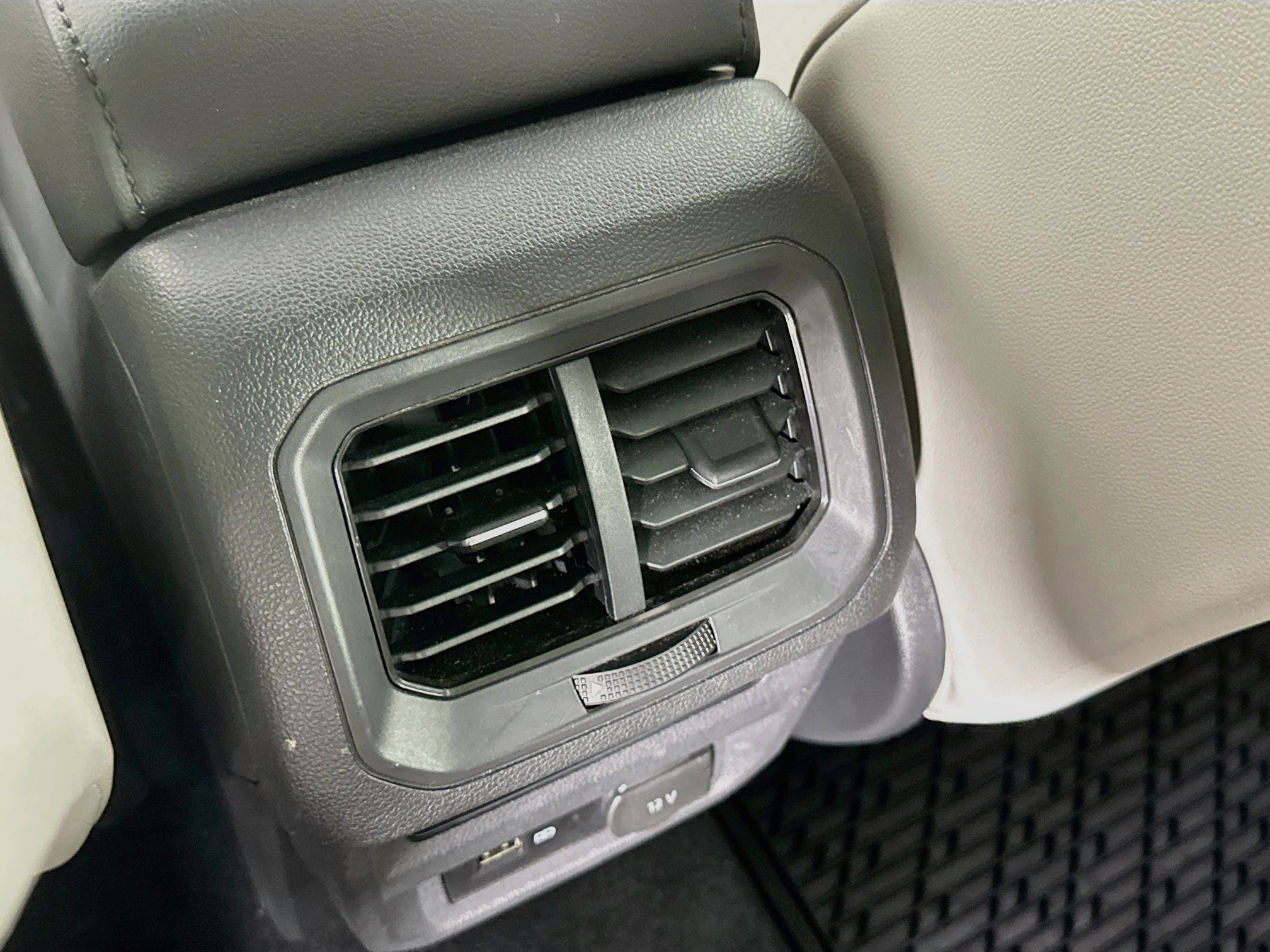 Used 2019 Volkswagen Tiguan SE w/ Panoramic Sunroof Package FWD image 27