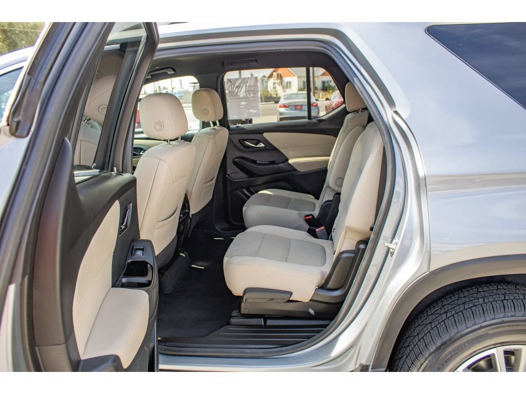 Used 2023 Chevrolet Traverse LT w/ LPO, Cargo Package AWD/4WD image 16