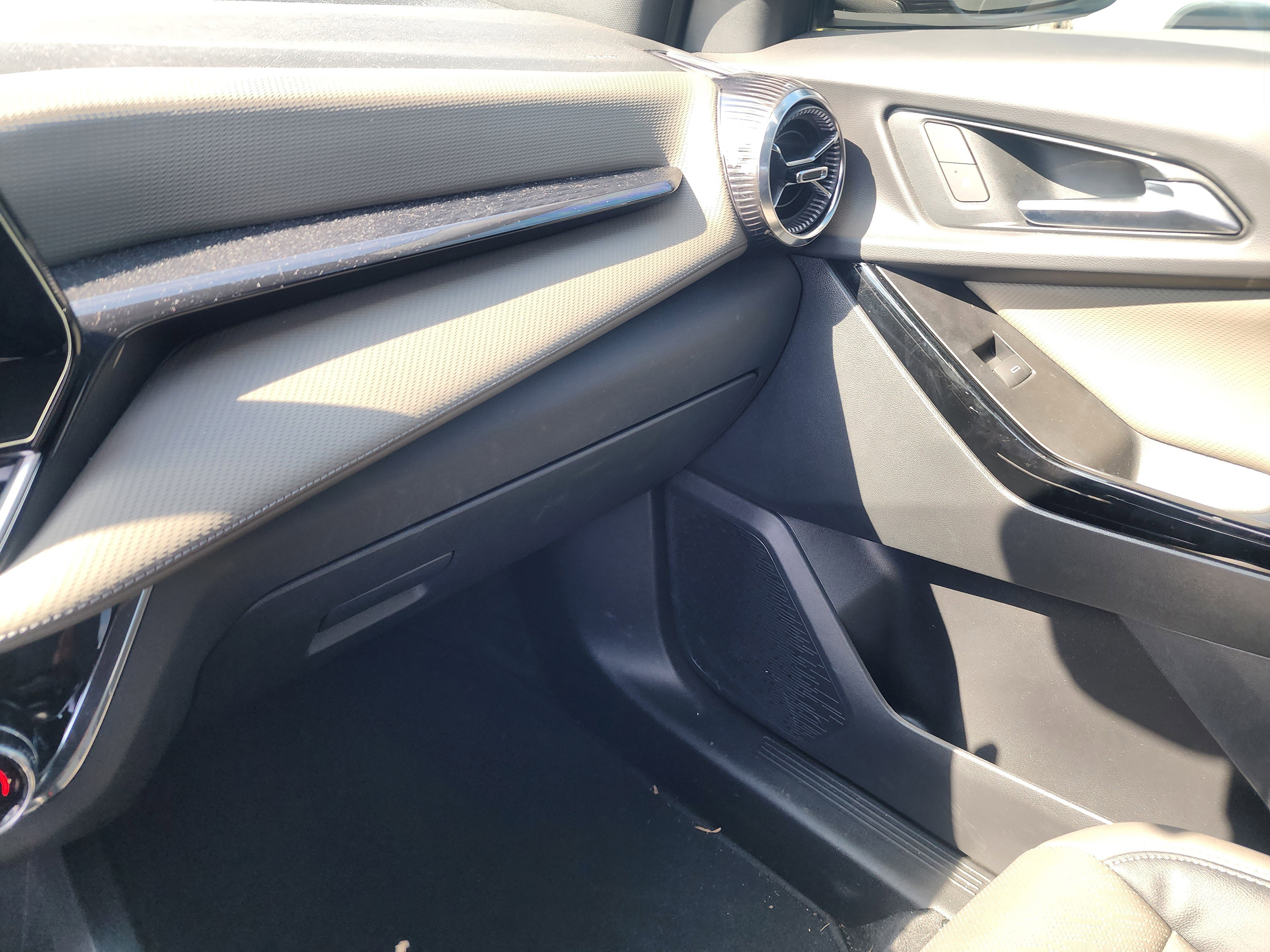 Used 2025 Chevrolet Equinox LT w/ Convenience Package II image 35