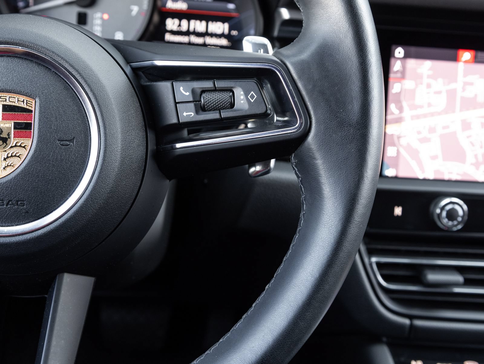 Certified 2023 Porsche Macan S AWD/4WD image 16
