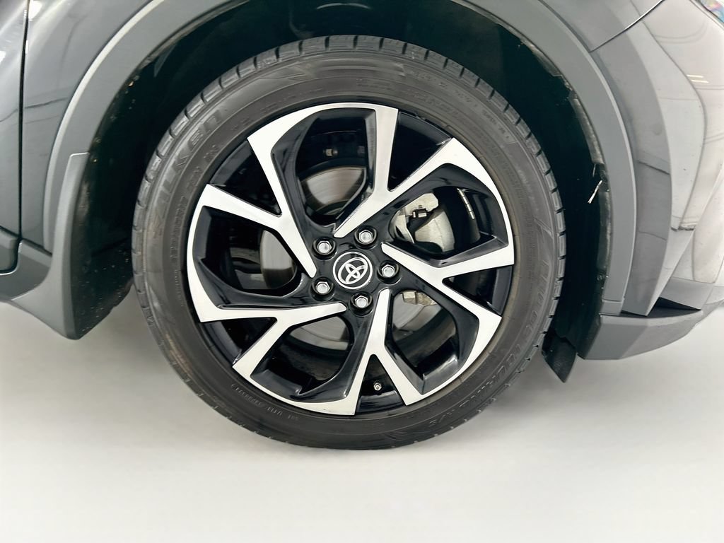 Used 2020 Toyota C-HR XLE FWD image 30