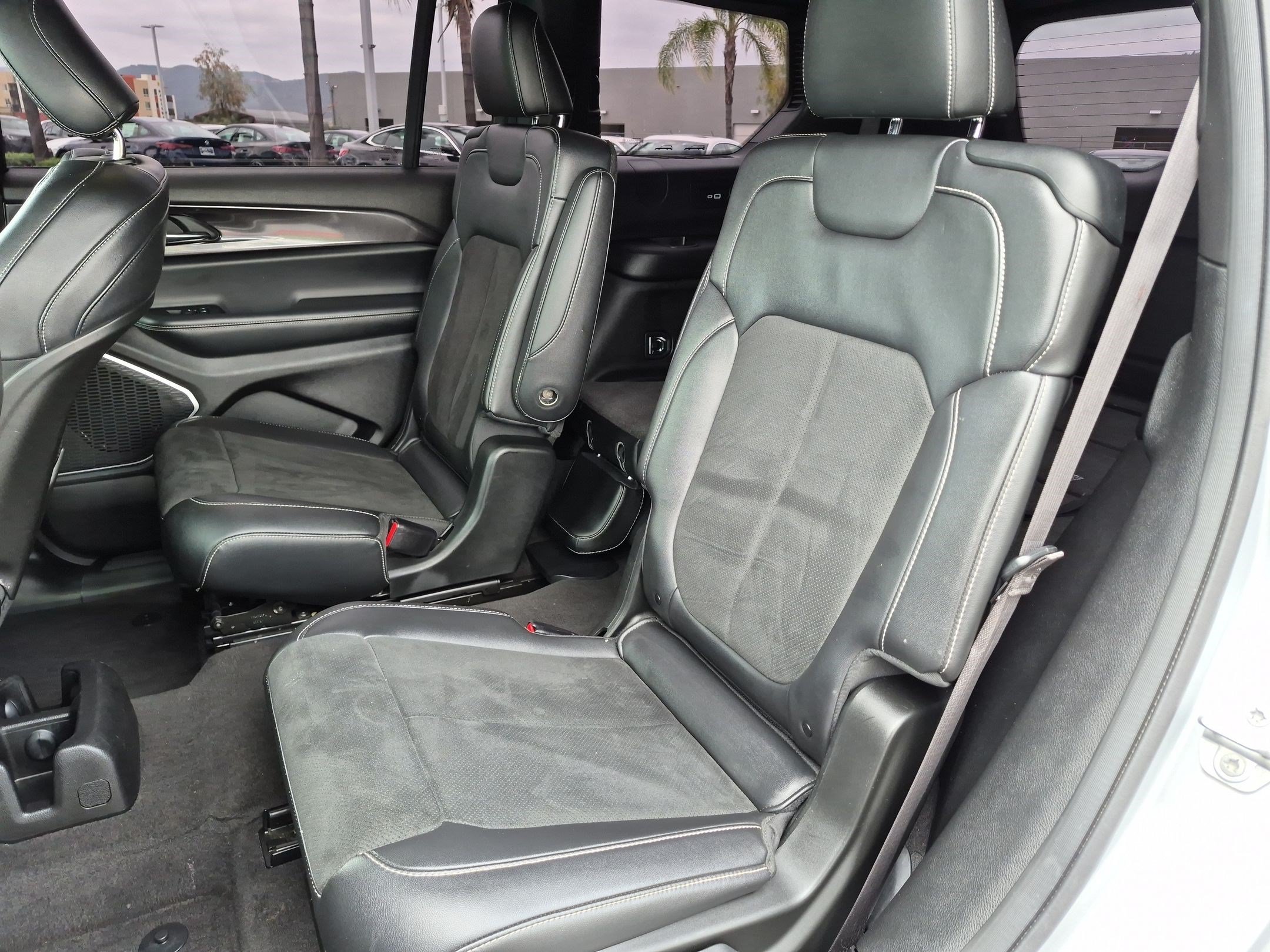 Used 2021 Jeep Grand Cherokee L Laredo AWD/4WD image 29