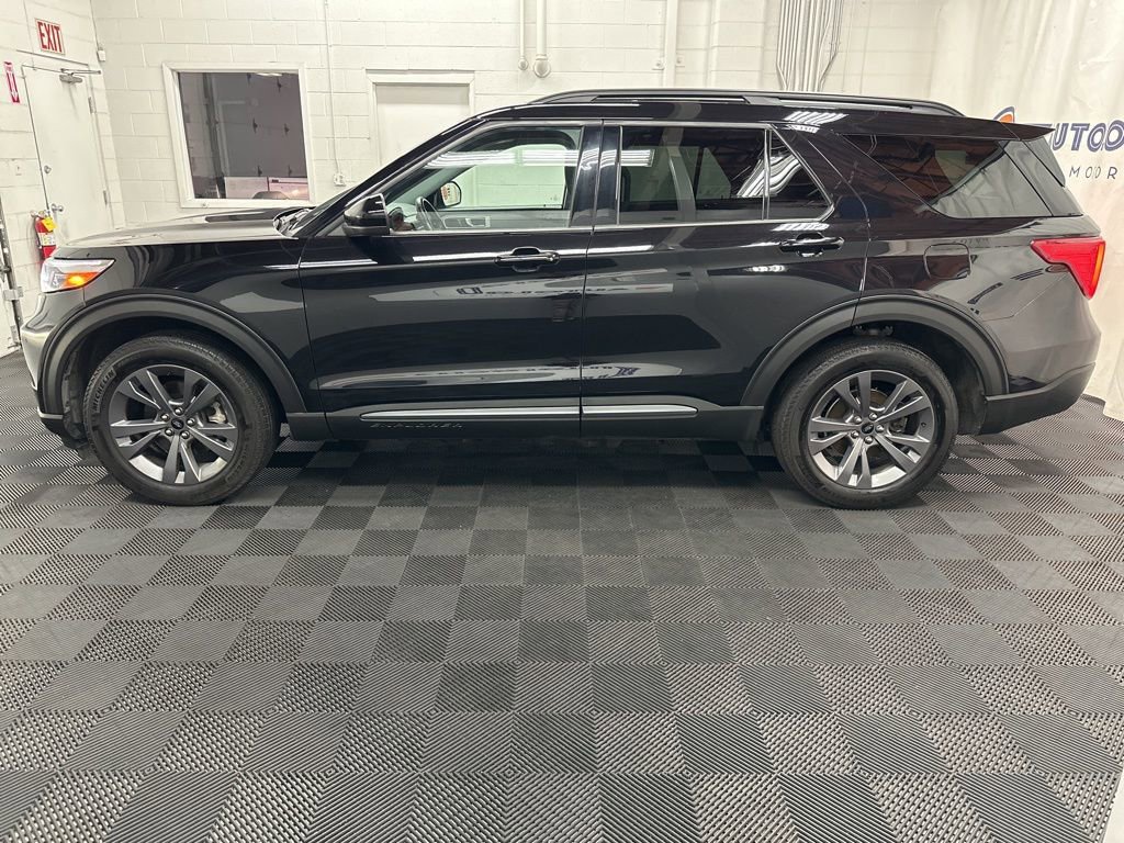 Used 2023 Ford Explorer XLT w/ Equipment Group 202A AWD/4WD image 6