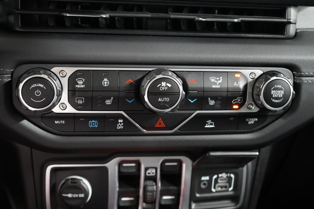 Used 2025 Jeep Wrangler Unlimited Sahara AWD/4WD image 20