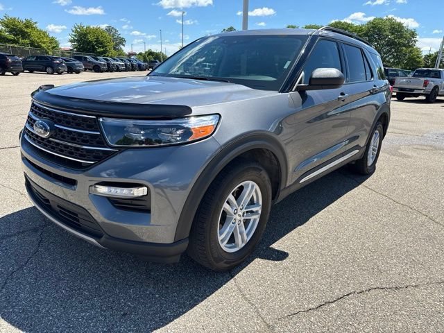 Used 2024 Ford Explorer XLT w/ Equipment Group 202A AWD/4WD image 2