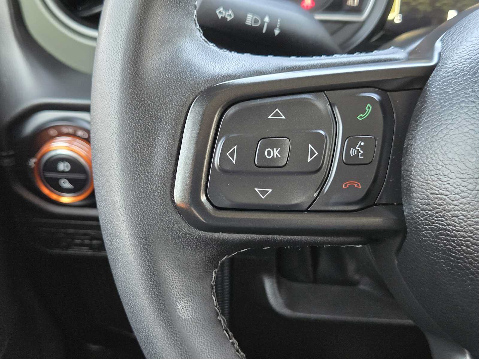 Used 2025 Jeep Gladiator Mojave w/ Convenience Group AWD/4WD image 28