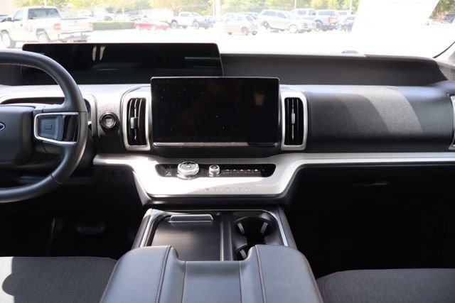 Used 2025 Ford Expedition Max Active AWD/4WD image 14