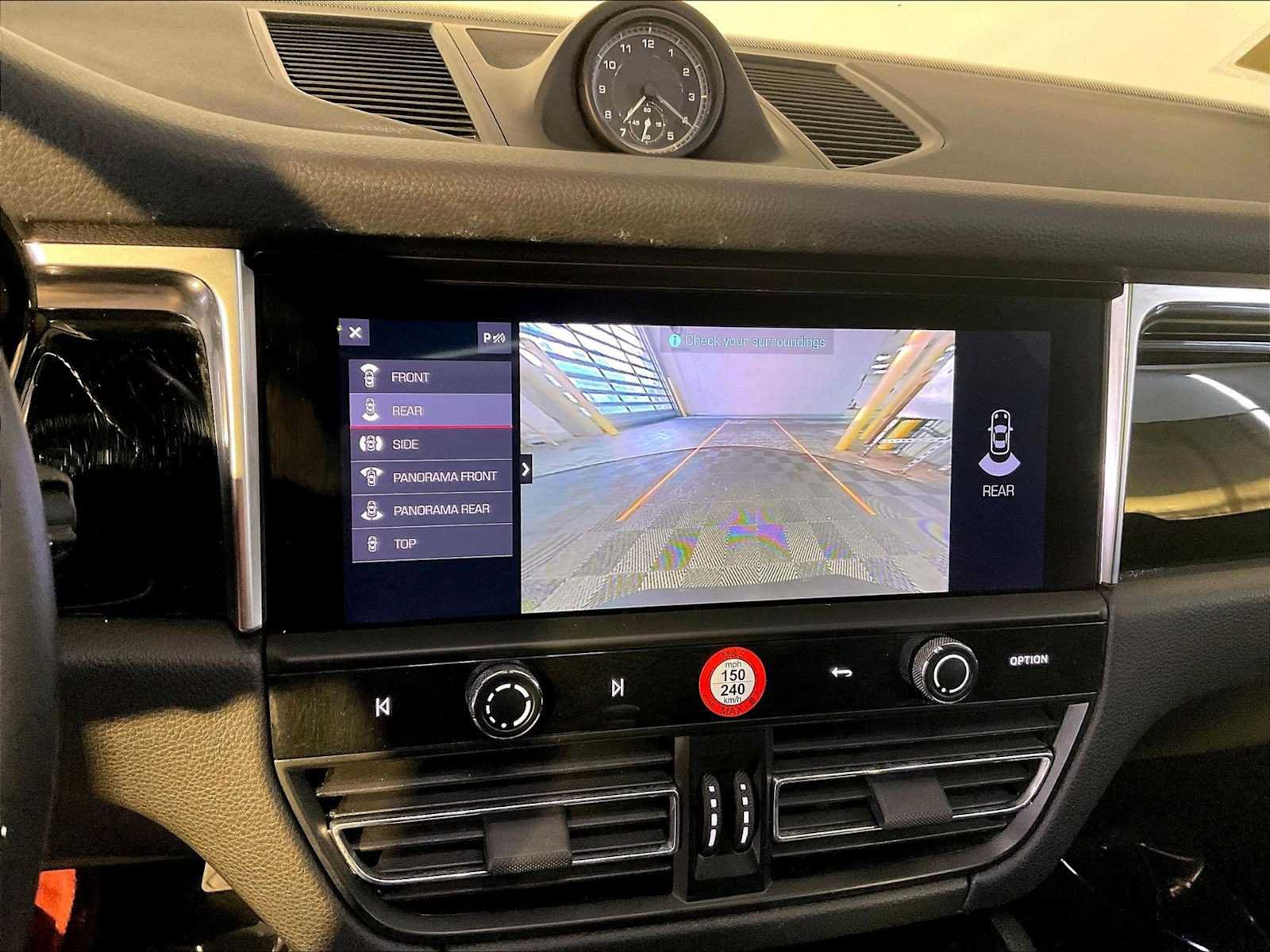 Certified 2023 Porsche Macan AWD/4WD image 31