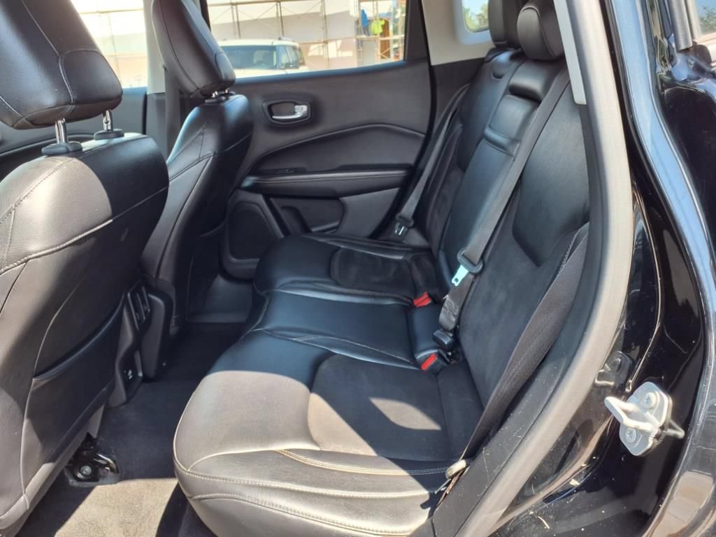 Used 2017 Jeep Compass Latitude FWD image 10