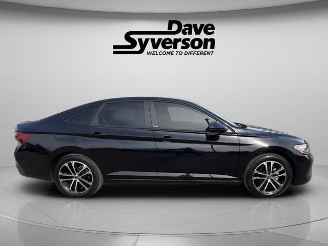 Used 2023 Volkswagen Jetta Sport image 6