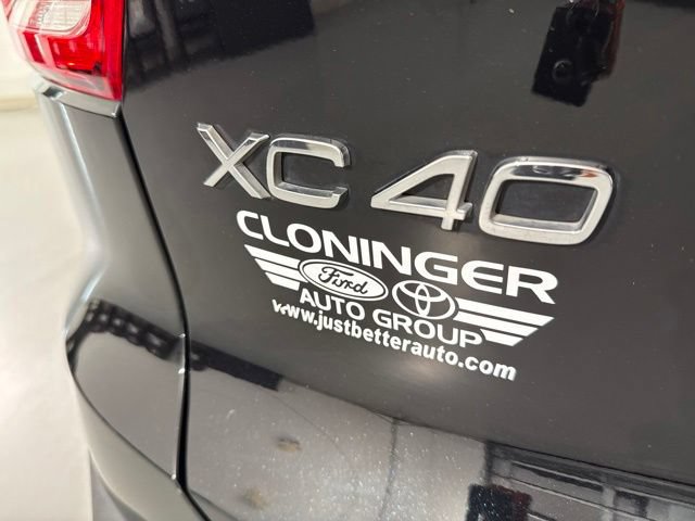Used 2022 Volvo XC40 T5 Momentum AWD/4WD image 9