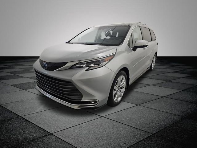 Certified 2022 Toyota Sienna Platinum FWD image 3