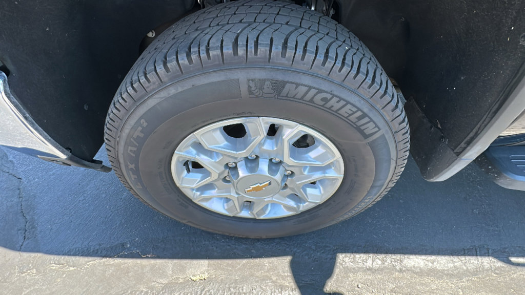 Used 2024 Chevrolet Silverado 2500 LTZ AWD/4WD image 9