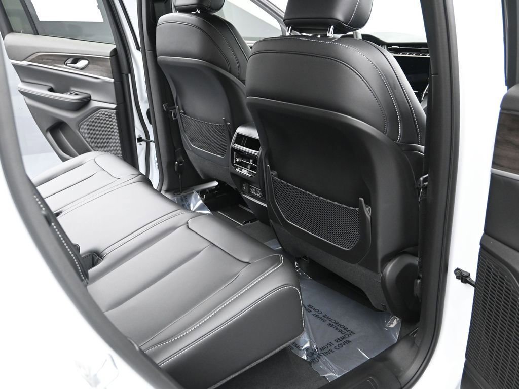 New 2025 Jeep Grand Cherokee Limited w/ Black Appearance Package image 38