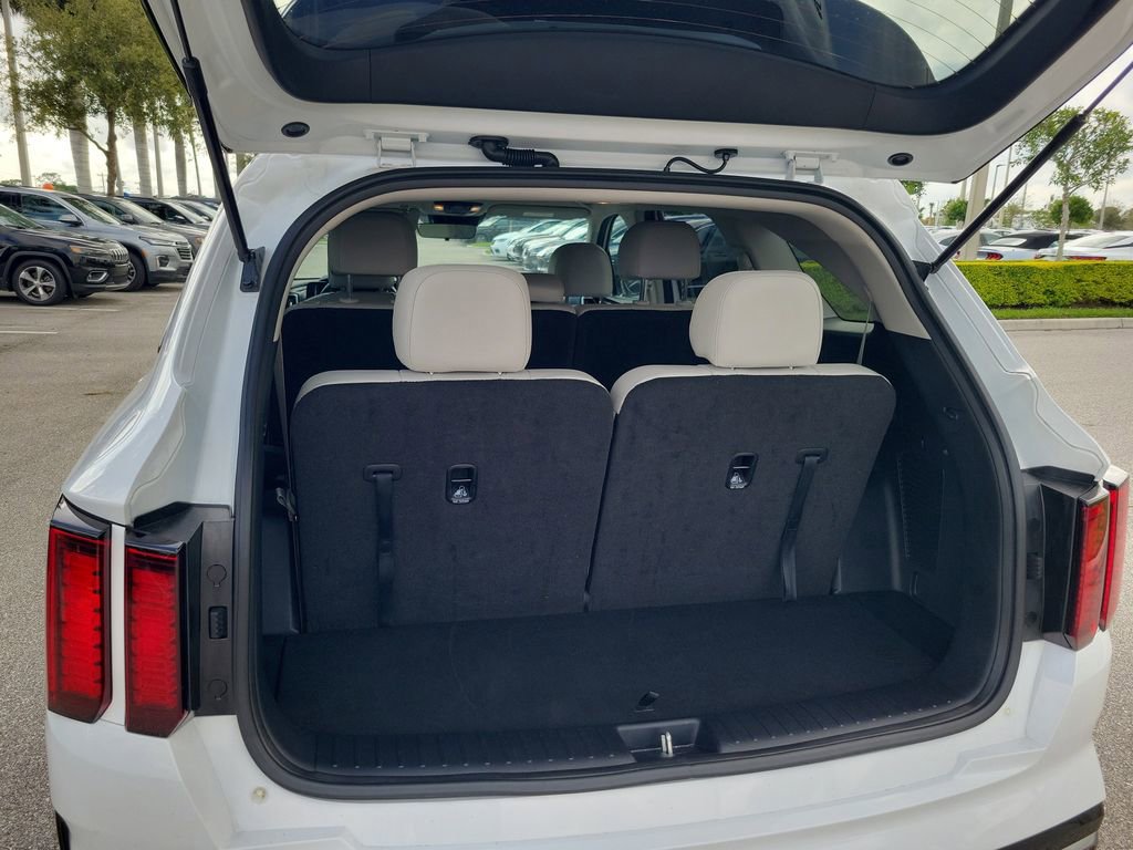 Used 2023 Kia Sorento S image 15