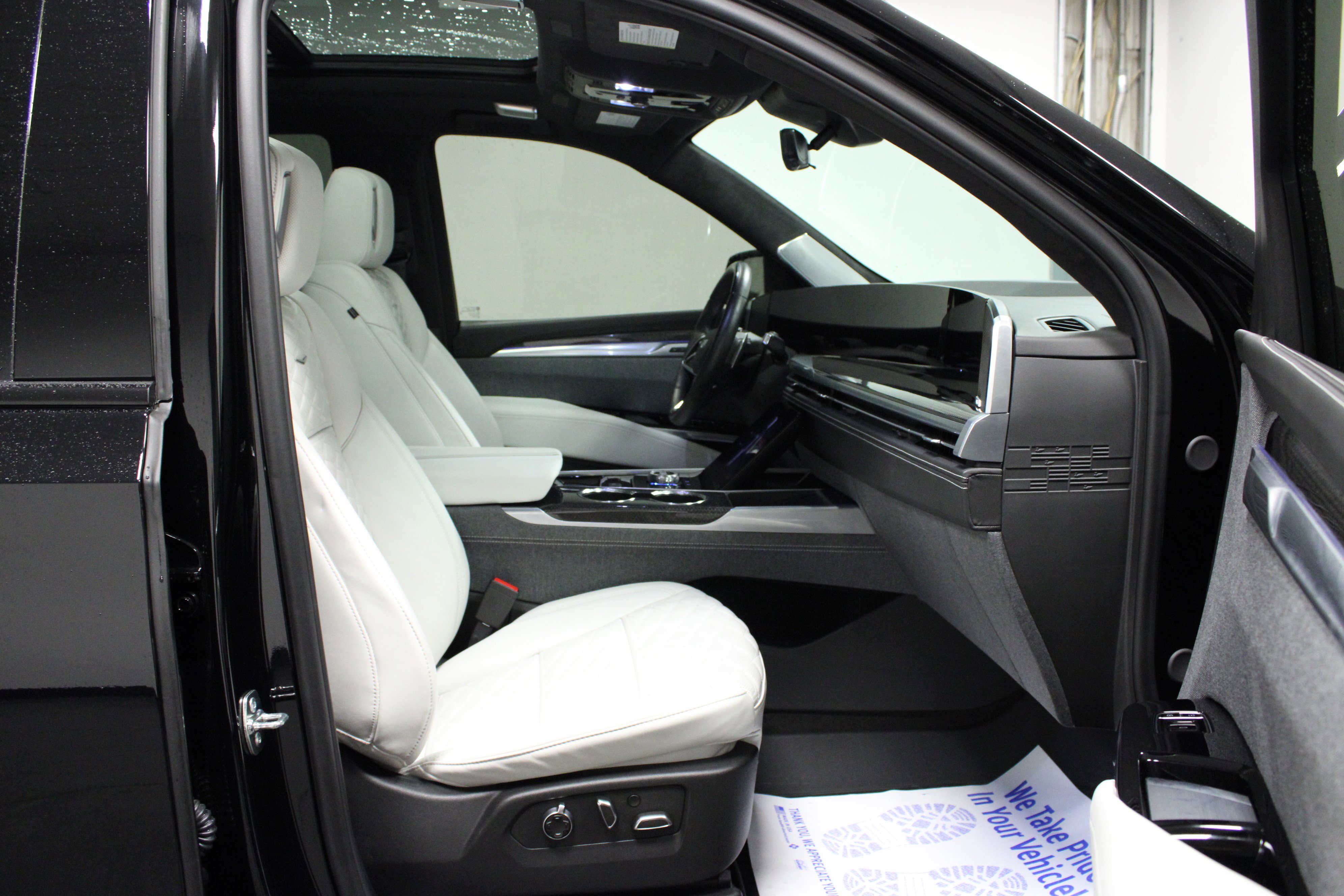 Used 2025 Cadillac Escalade V image 18