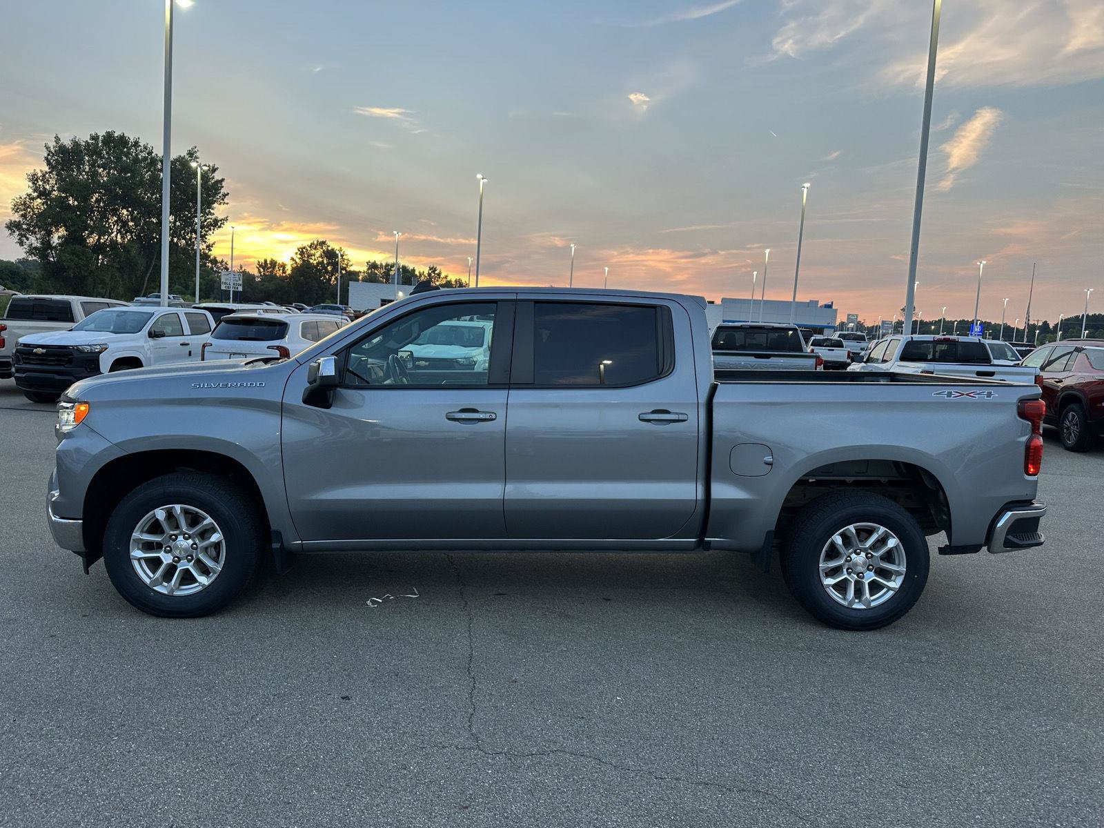 Used 2024 Chevrolet Silverado 1500 LT AWD/4WD image 2
