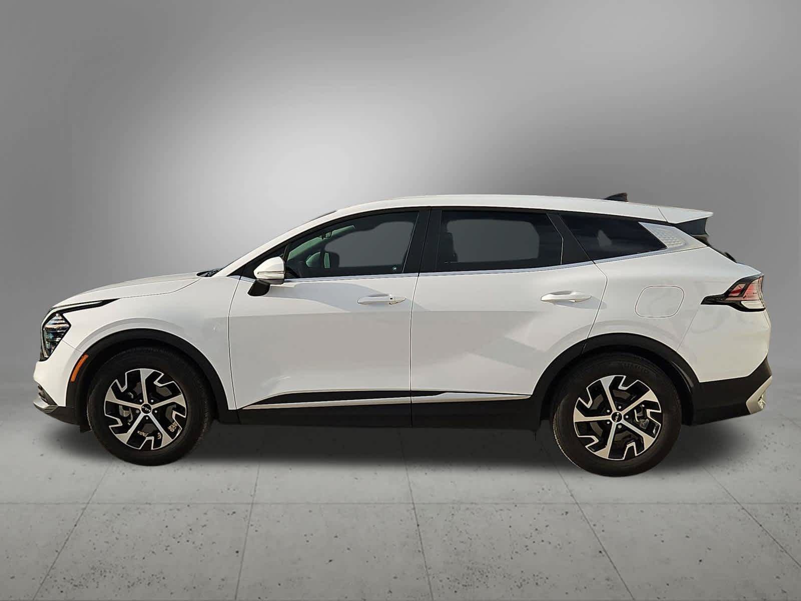 Used 2025 Kia Sportage EX FWD image 3