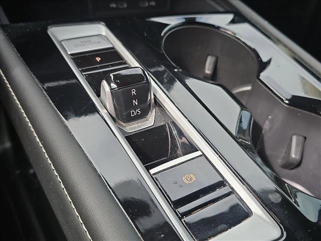 Used 2024 Volkswagen Atlas SE w/ Black Wheel Package image 14