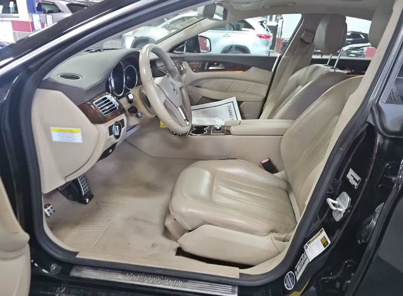 Used 2014 Mercedes-Benz CLS 550 4MATIC w/ Premium 1 Package image 3