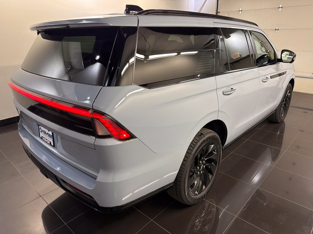 Used 2027 Lincoln Navigator Reserve w/ Jet Appearance Package AWD/4WD image 6
