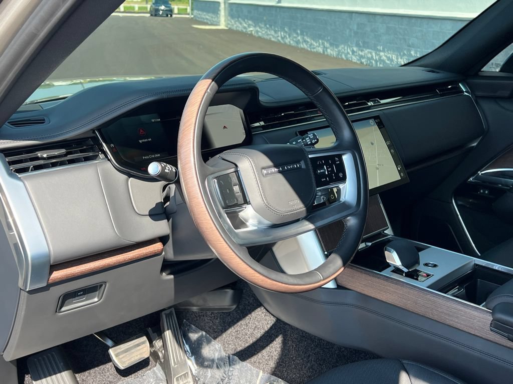 Used 2025 Land Rover Range Rover Long Wheelbase SE AWD/4WD image 17