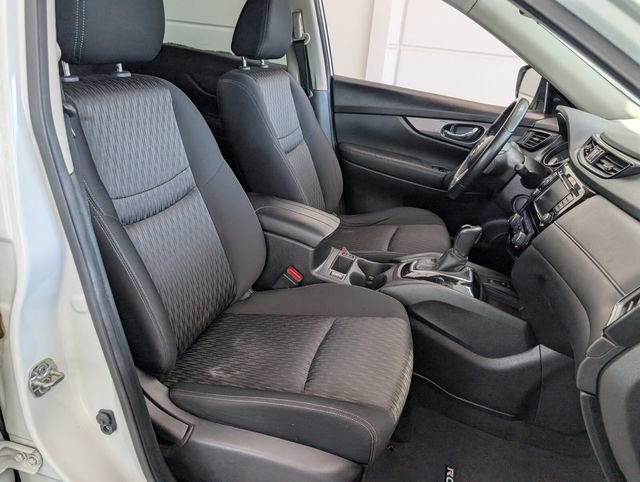 Used 2019 Nissan Rogue SV w/ Premium Package FWD image 16