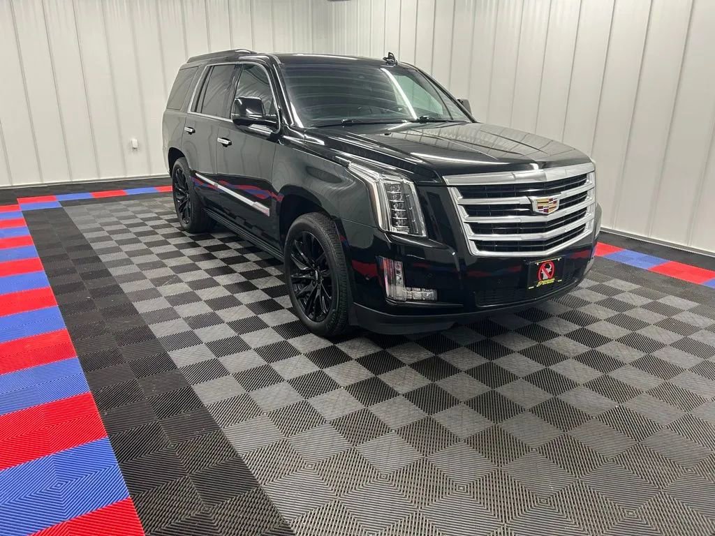 Used 2020 Cadillac Escalade Platinum image 2
