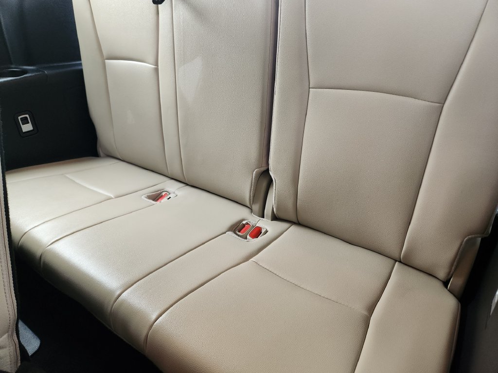 Used 2025 Toyota Highlander XLE AWD/4WD image 19