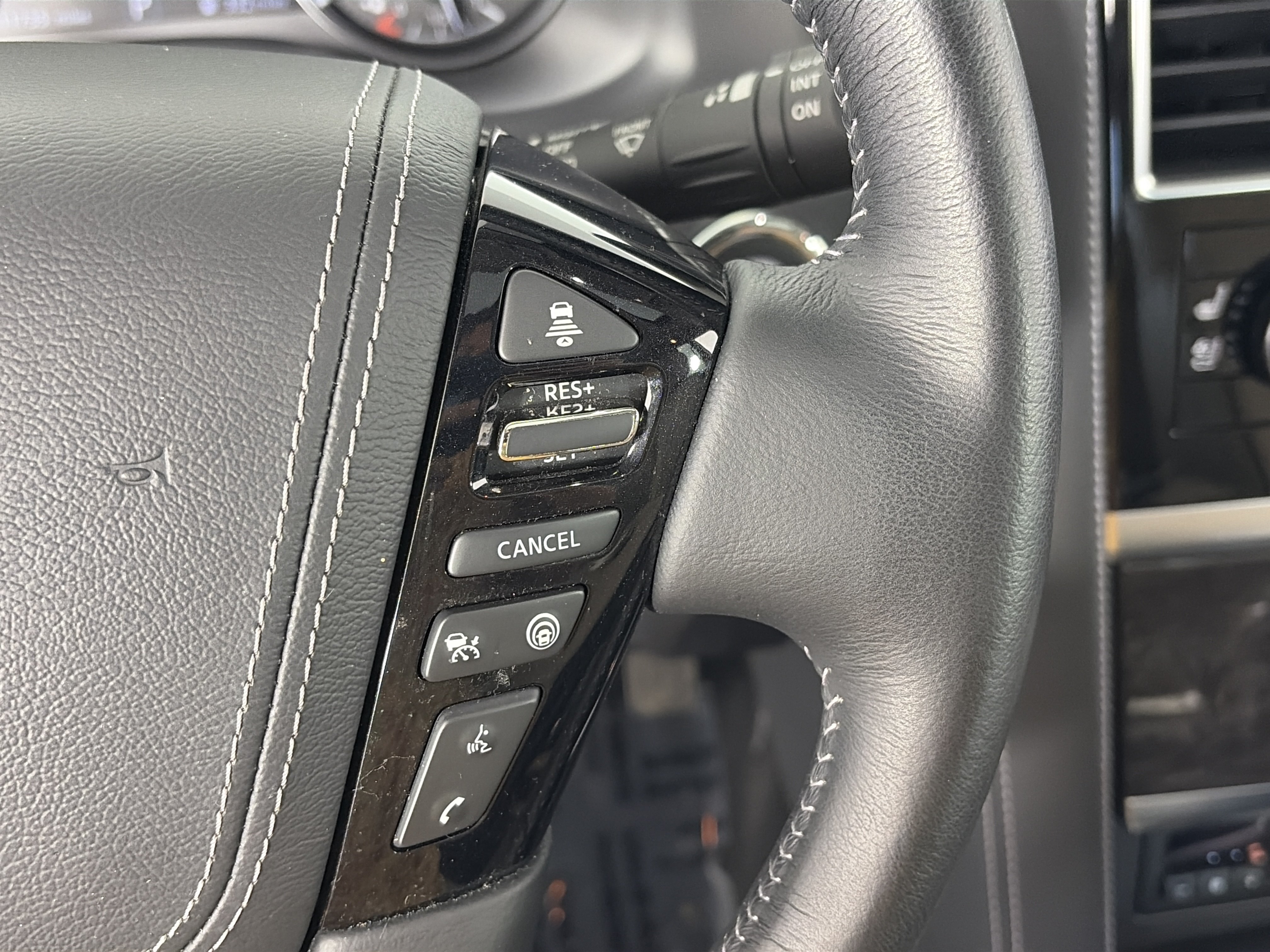 Used 2024 Nissan Armada Platinum w/ Captain's Chairs Package RWD image 36