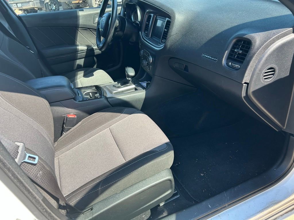 Used 2020 Dodge Charger SXT w/ Blacktop Package RWD image 3