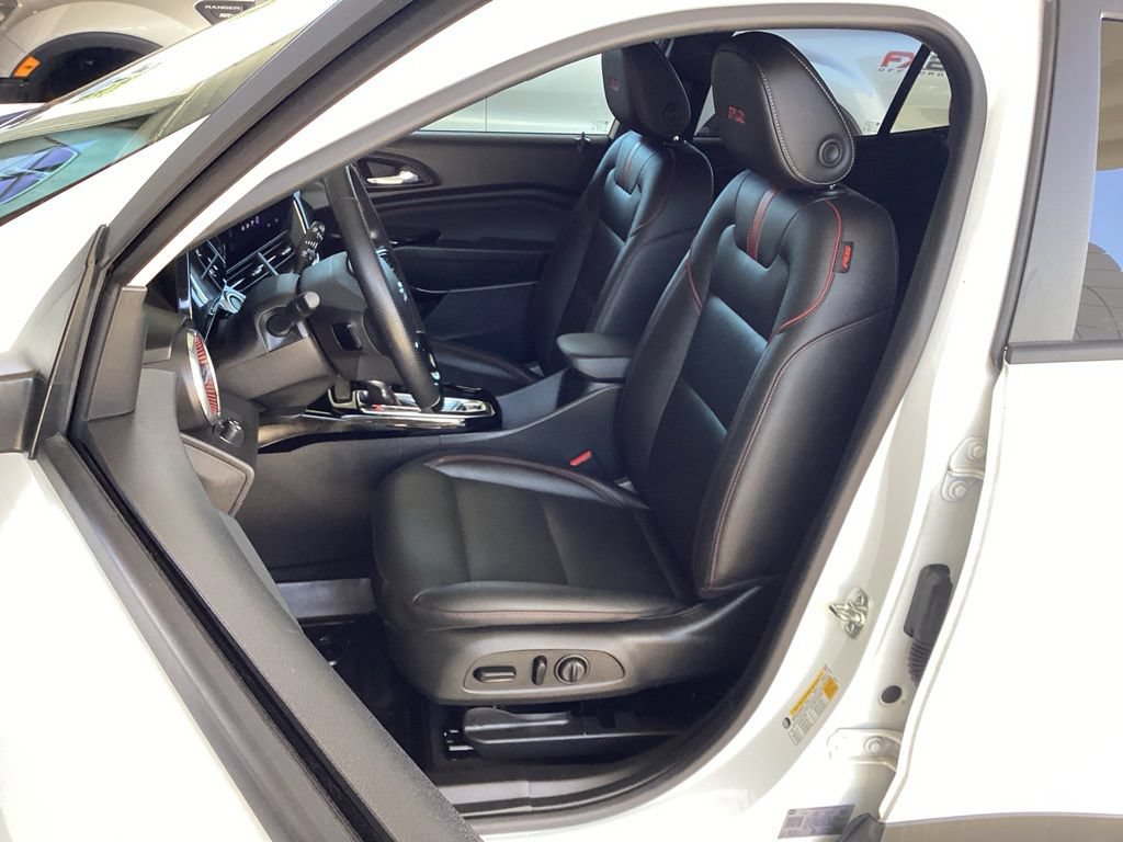 Used 2026 Chevrolet Trax RS FWD image 30