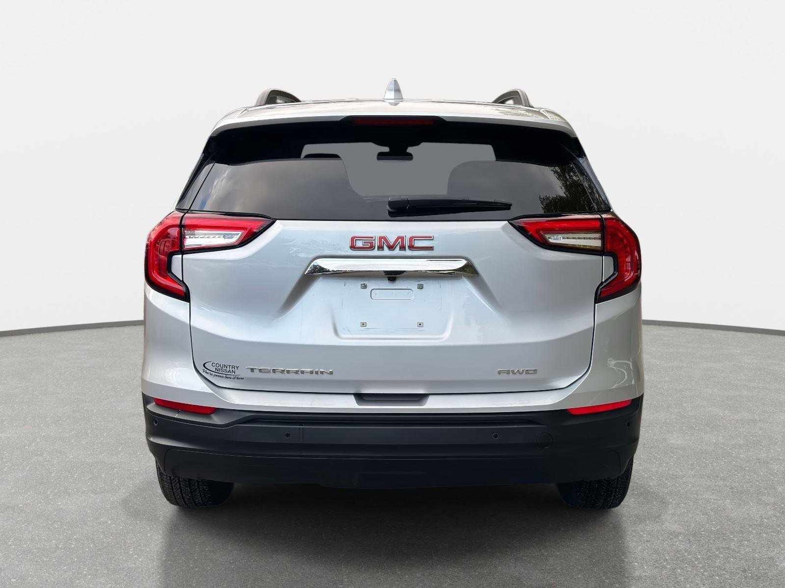 Used 2022 GMC Terrain SLE w/ Driver Convenience Package image 6