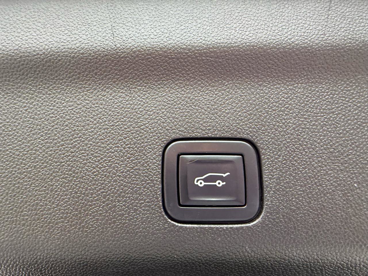 Used 2022 GMC Yukon XL Denali AWD/4WD image 21