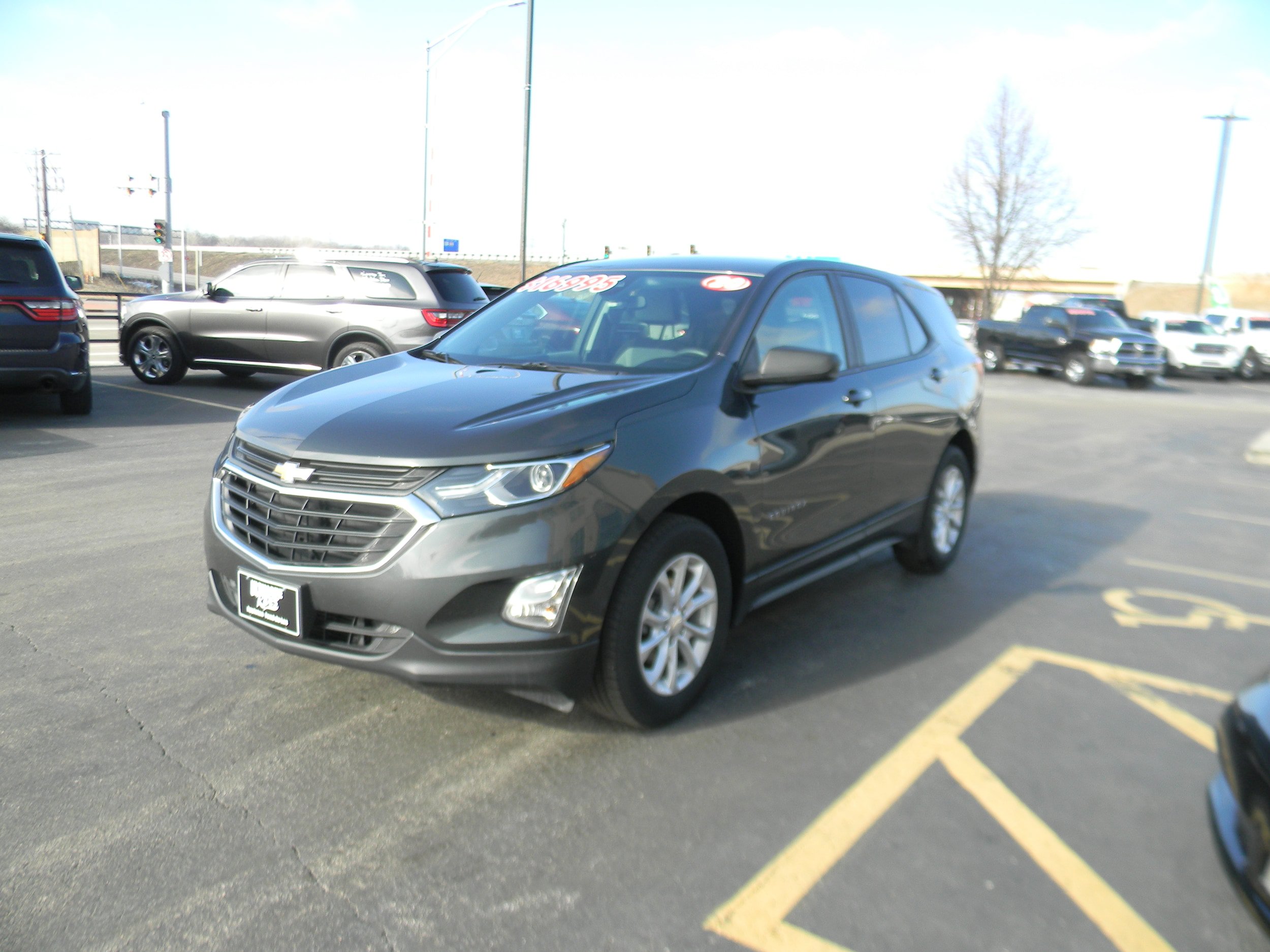 Used 2020 Chevrolet Equinox LS w/ LS Convenience Package FWD image 4